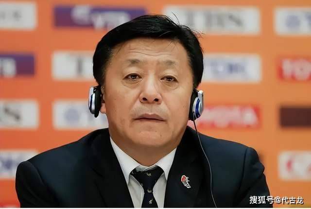 第22分钟，姆希塔良禁区内爆射被封堵，不过这球裁判示意桑切斯手球在先。